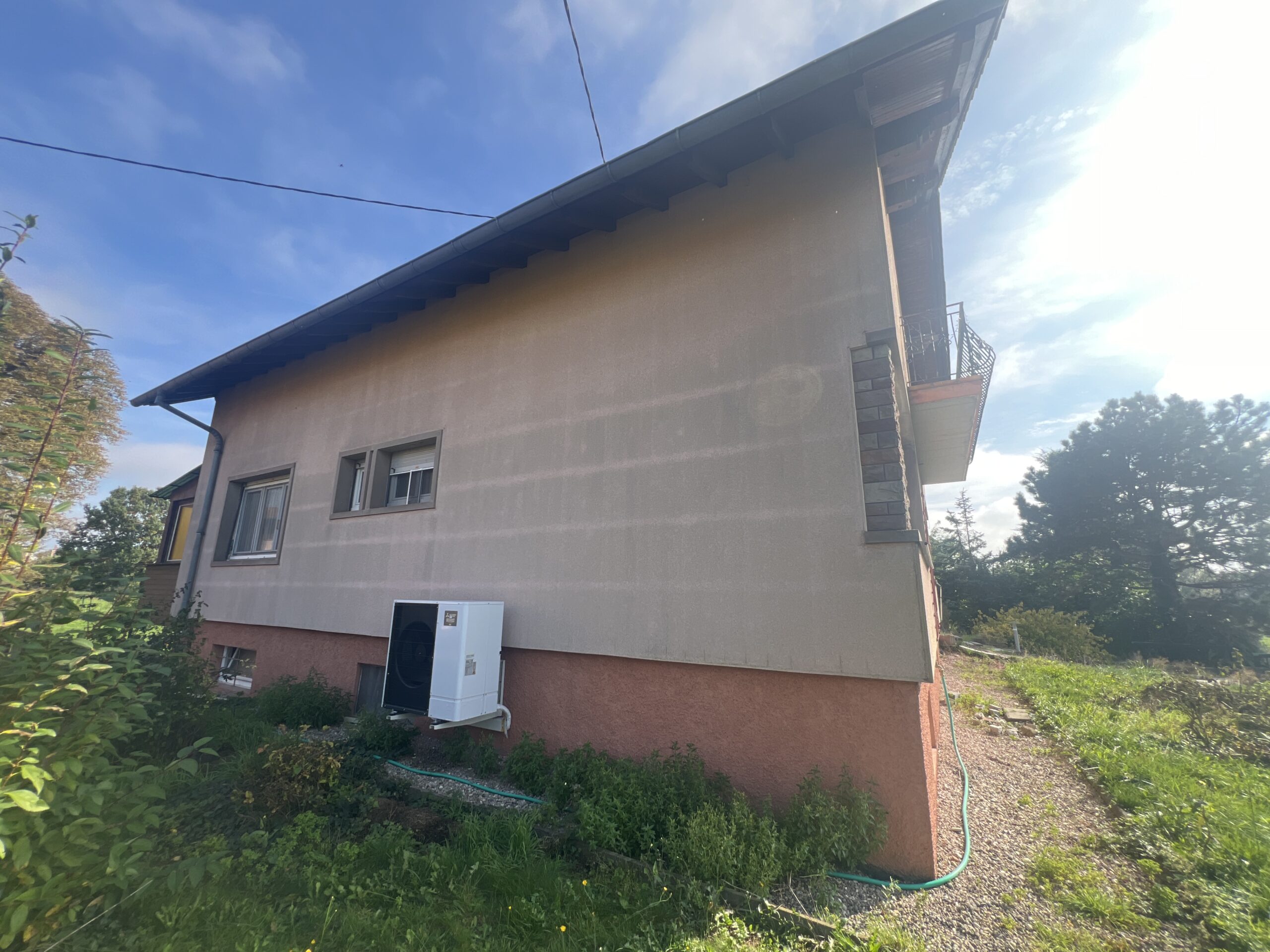 isolation extérieure à Bernolsheim – façade latérale avant travaux isolation extérieure à Bernolsheim : grande façade latérale avant travaux